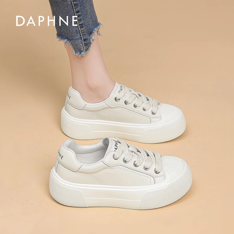 达芙妮学院风透气百搭休闲鞋2025新款真皮系带运动潮流板鞋