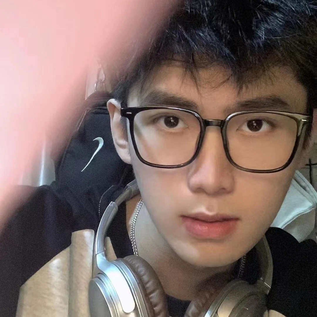 早八通勤黑框眼镜男高颜值超轻方框近视可配度数防蓝光大框平光镜