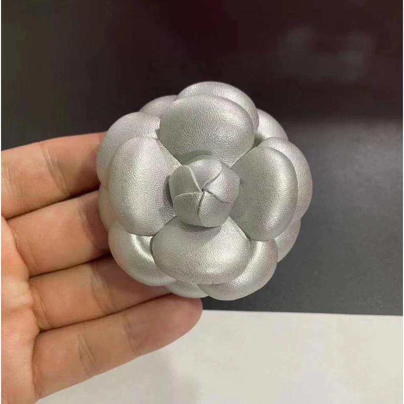 非金属皮质胸针 纯手工制作小香风（山茶花）胸针小众设计简约百搭