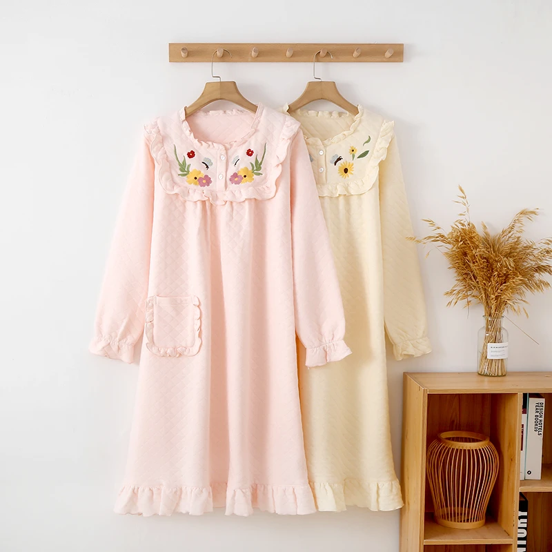 新款女士冬季睡裙夹棉空气棉保暖甜美刺绣花边甜美中长款睡衣大码