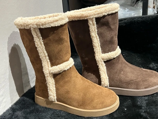 满衣服装店毛绒短靴