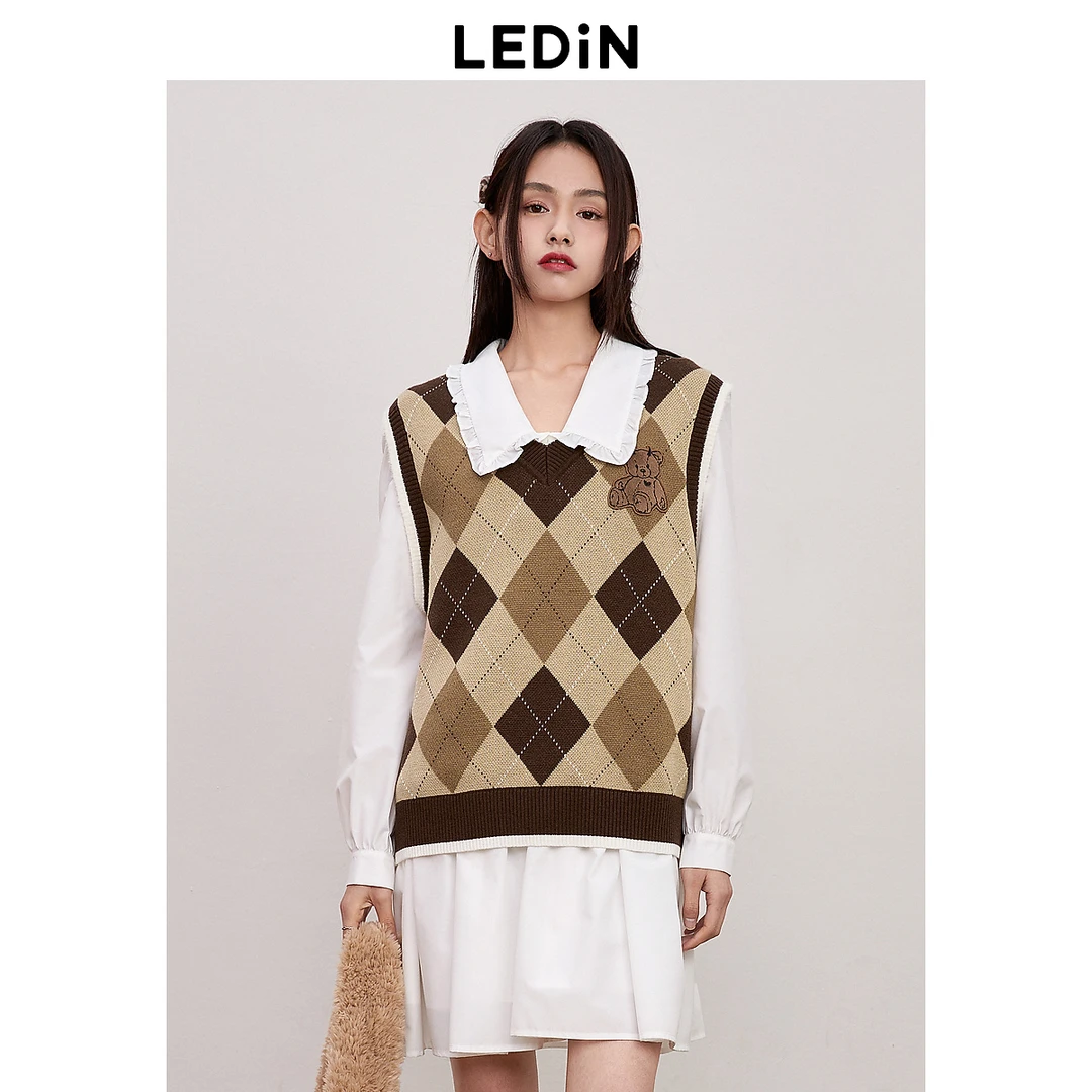 乐町学院风V领宽松线背心冬季新款菱形格提花可爱少女毛衣