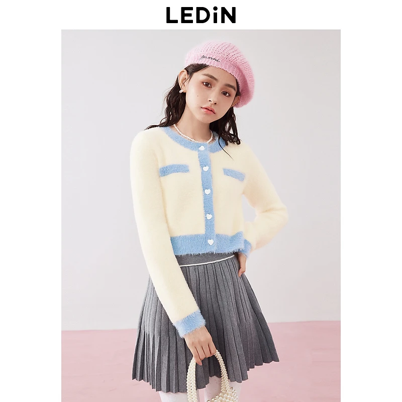 乐町蓝白撞色小香开衫女新款爱心纽扣毛绒圆领正肩针织衫