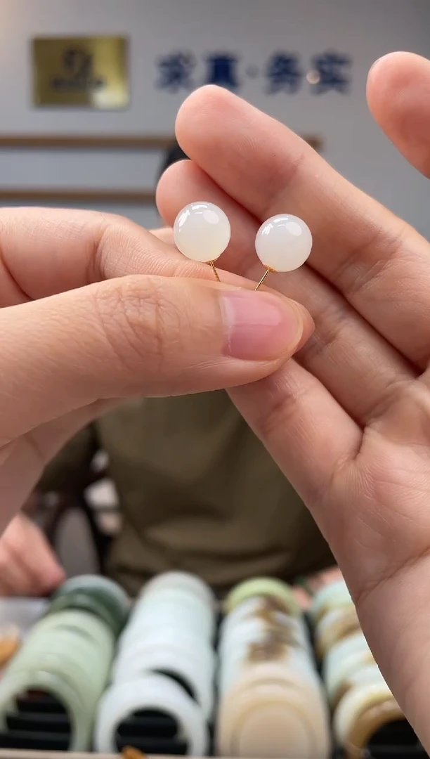 【闪购商品】和田玉耳饰18K金镶嵌白胶猫卡10-9发一件