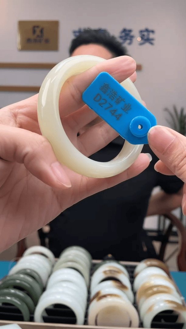 【闪购商品】和田玉手镯未镶嵌手镯D2744圈口56+