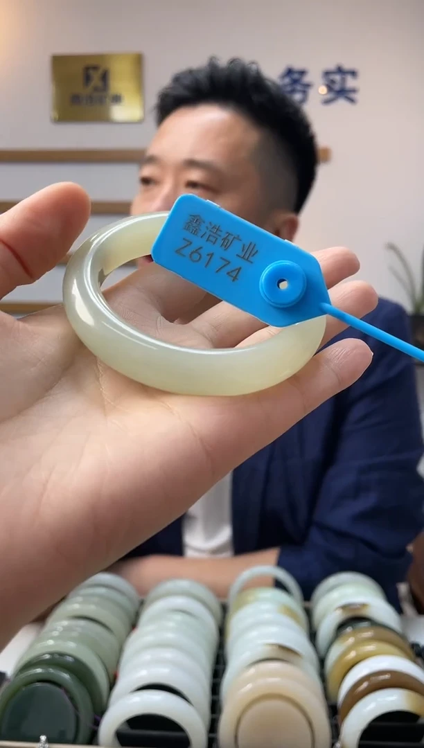 【闪购商品】和田玉手镯未镶嵌蜂蜜冻Z6174圈口56