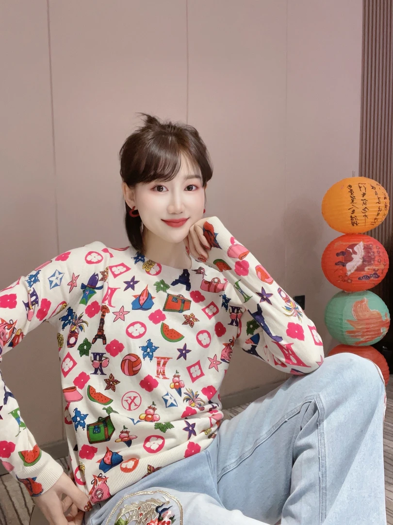 欣雨欣时尚碎花套头花色图案减龄针织衫