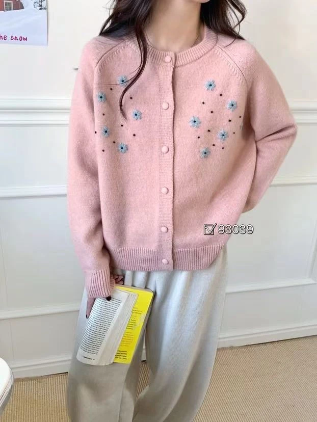 范范家  时尚简约手工绣花圆领针织开衫毛衣93039