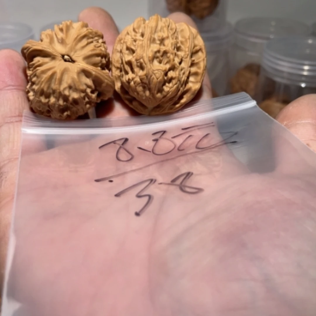 【闪购商品】文玩核桃吊坠扶*啊