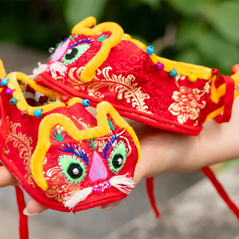 中国风手工刺绣婴儿虎头鞋满月软底鞋百天绣花鞋学步生日老虎鞋