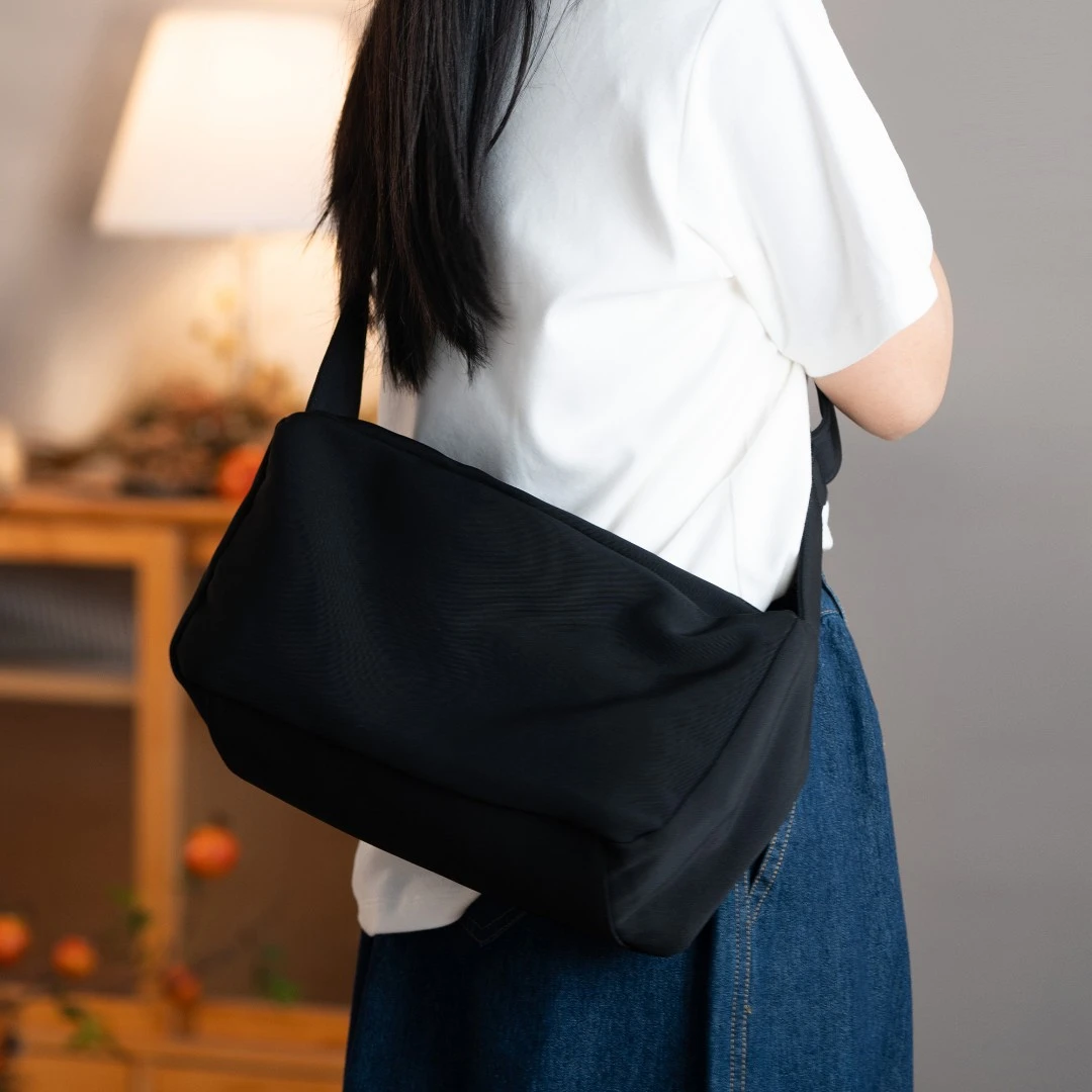 简约文艺时尚百搭纯色斜挎包女2021秋冬可调节单肩包1439