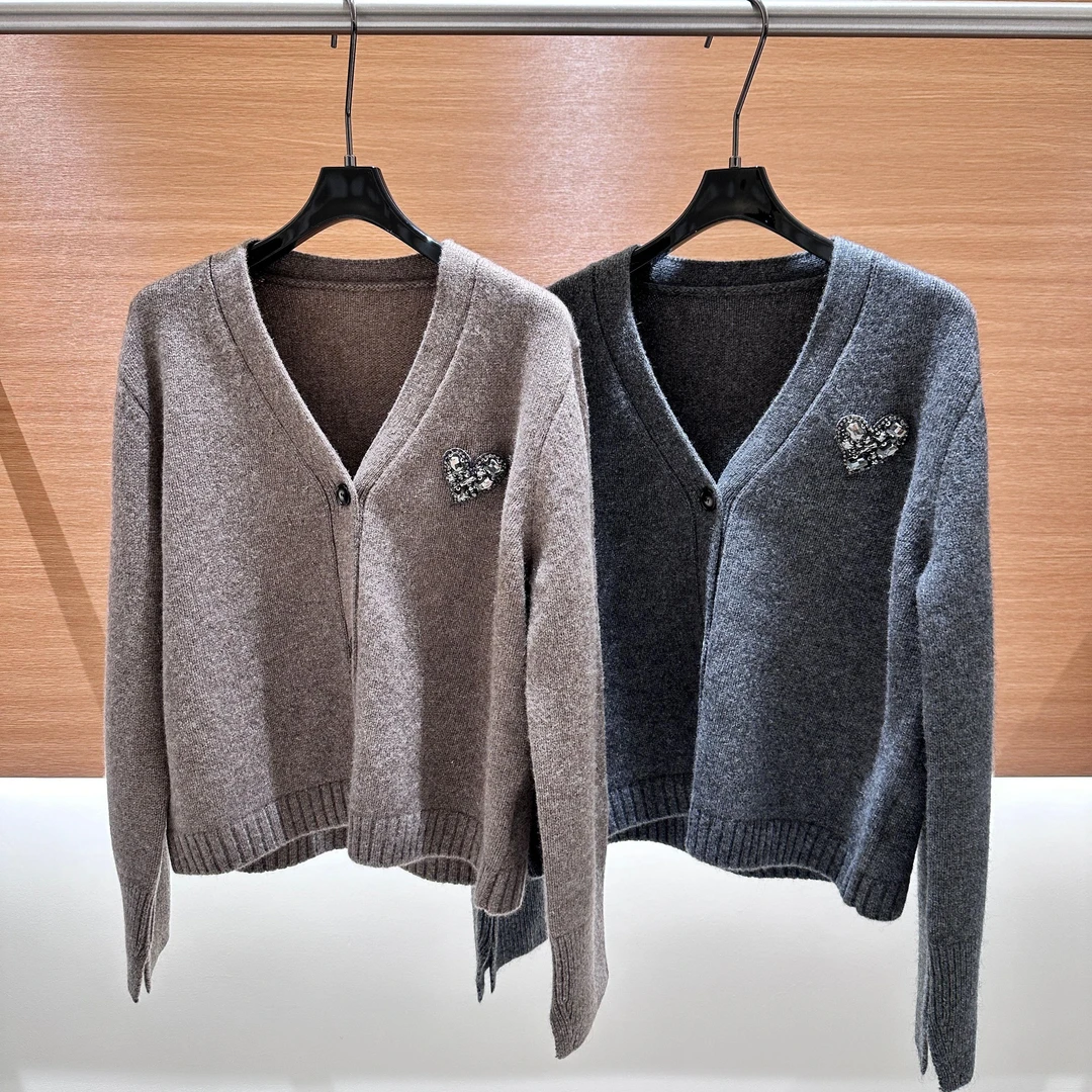 断码清！已特价！“绵羊毛+牦牛绒×山羊绒”爱心亮钻开衫3325-1