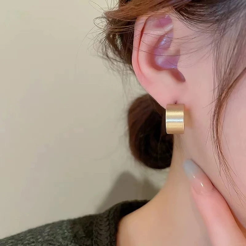 铜合金耳饰 气质轻奢时尚百搭法式小众简约素款C圈耳环555