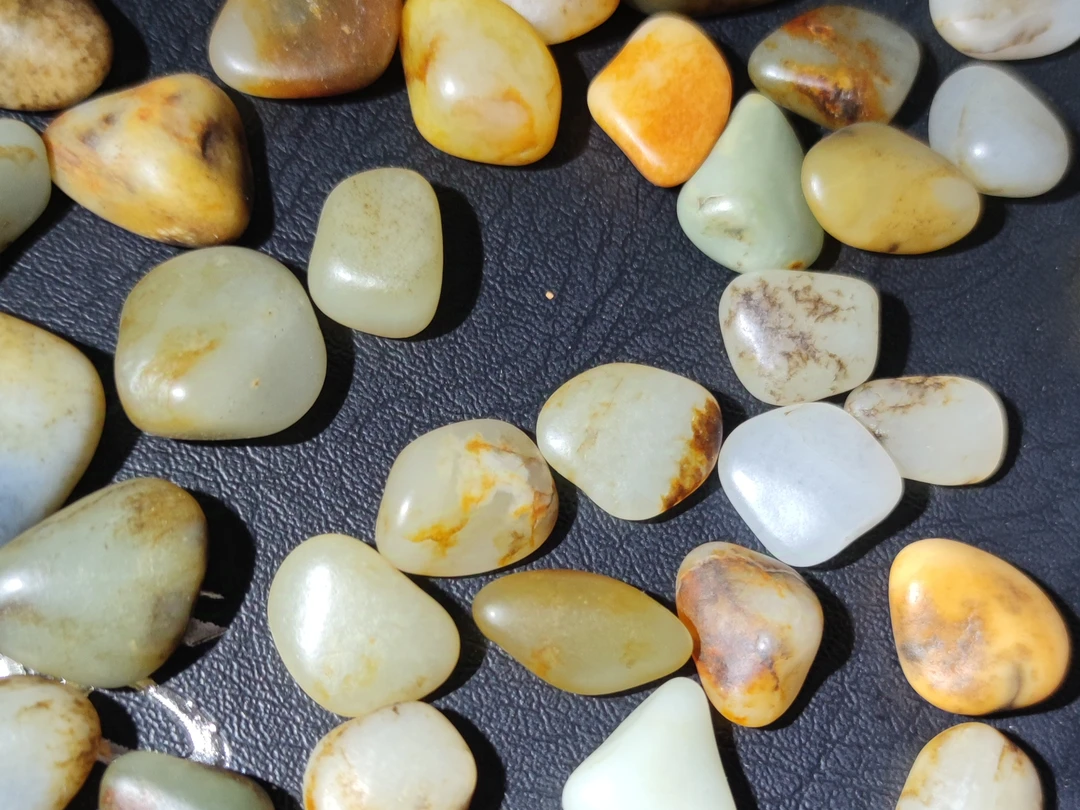 新疆戈壁画面精品原石