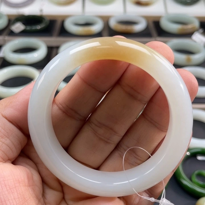 和田玉手镯未镶嵌羊脂白级别