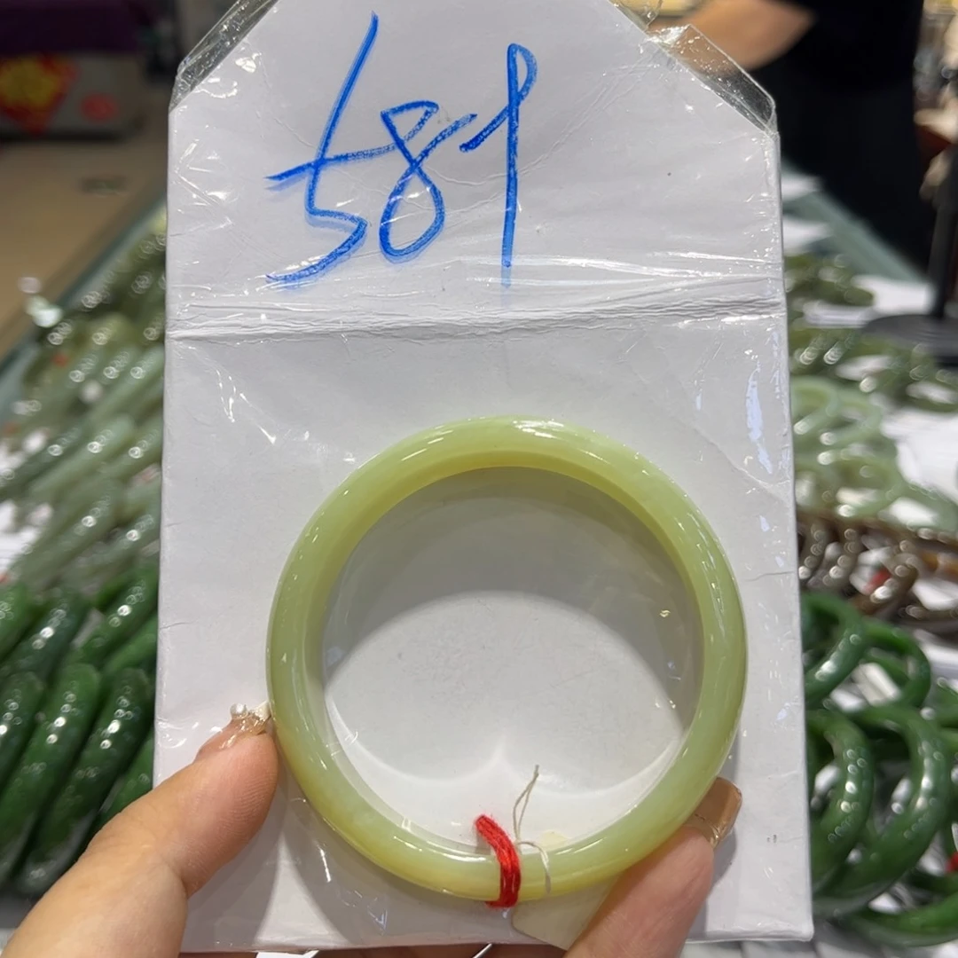 和田玉手镯未镶嵌璐***蕾