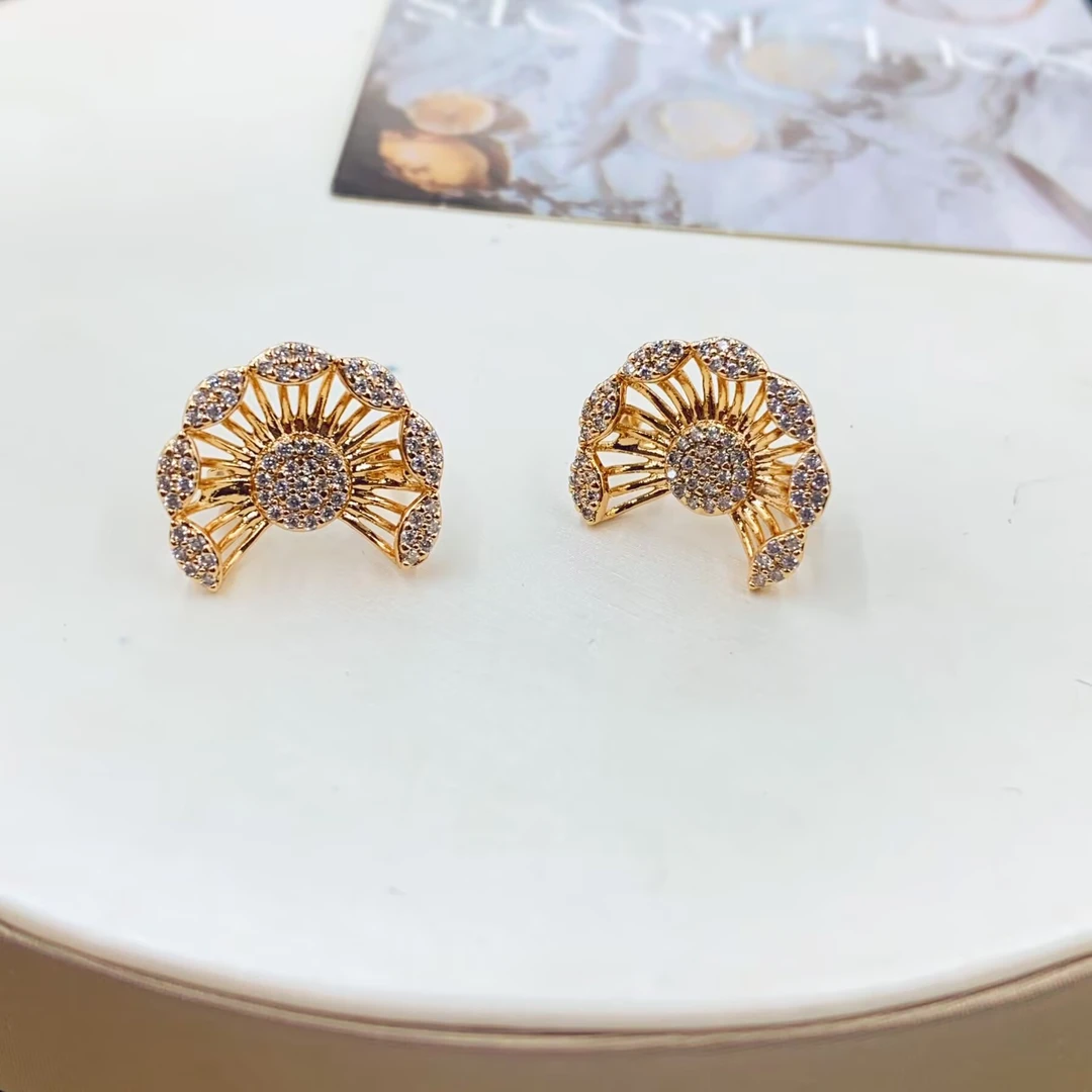 2374  精美黄色镂空拉丝花雕刻耳钉多样性发货