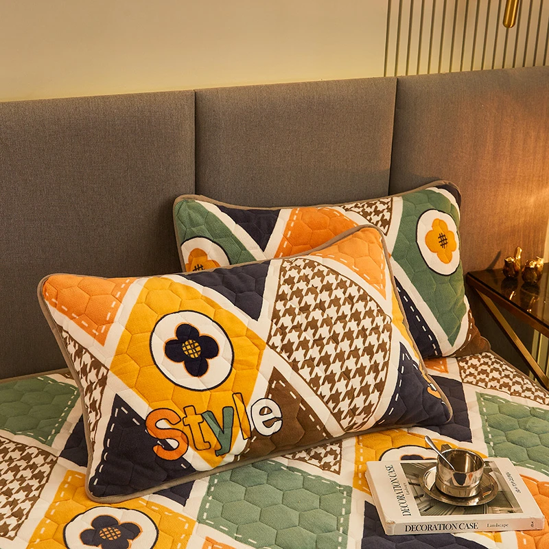 牛奶绒夹棉加厚枕套一对【枕套花型为随机裁剪，介意者慎重下单】