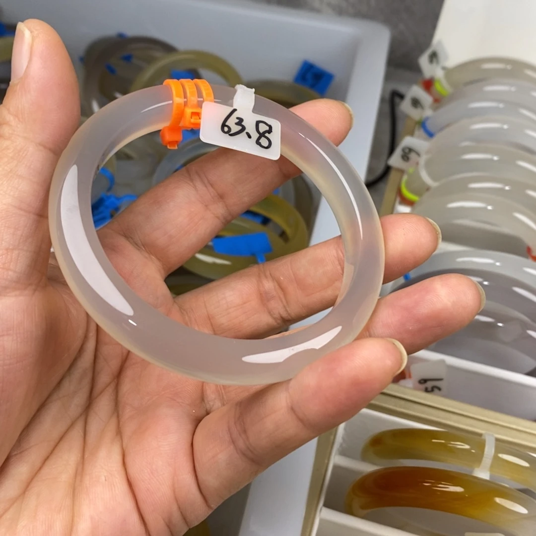 【闪购商品】玛瑙/玉髓手镯未镶嵌市**蔡