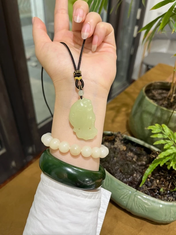 和田玉 黄口 鱼吊坠