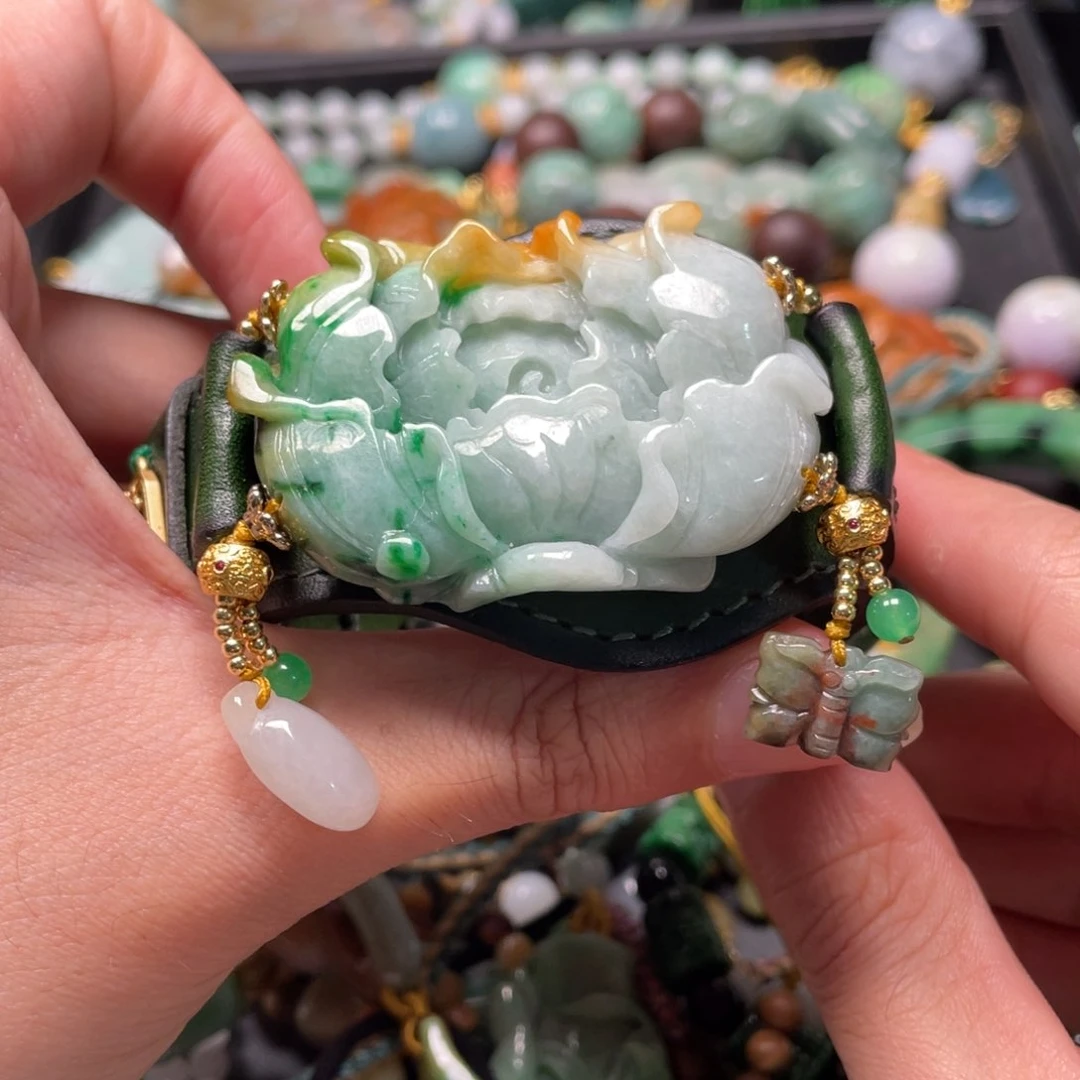 翡翠颈饰未镶嵌vvbbvggggghvbbbbbb