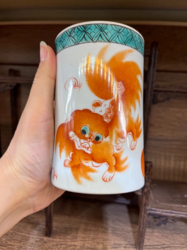 手绘狮子白瓷手工陶瓷珐琅彩笔筒茶杯主人杯