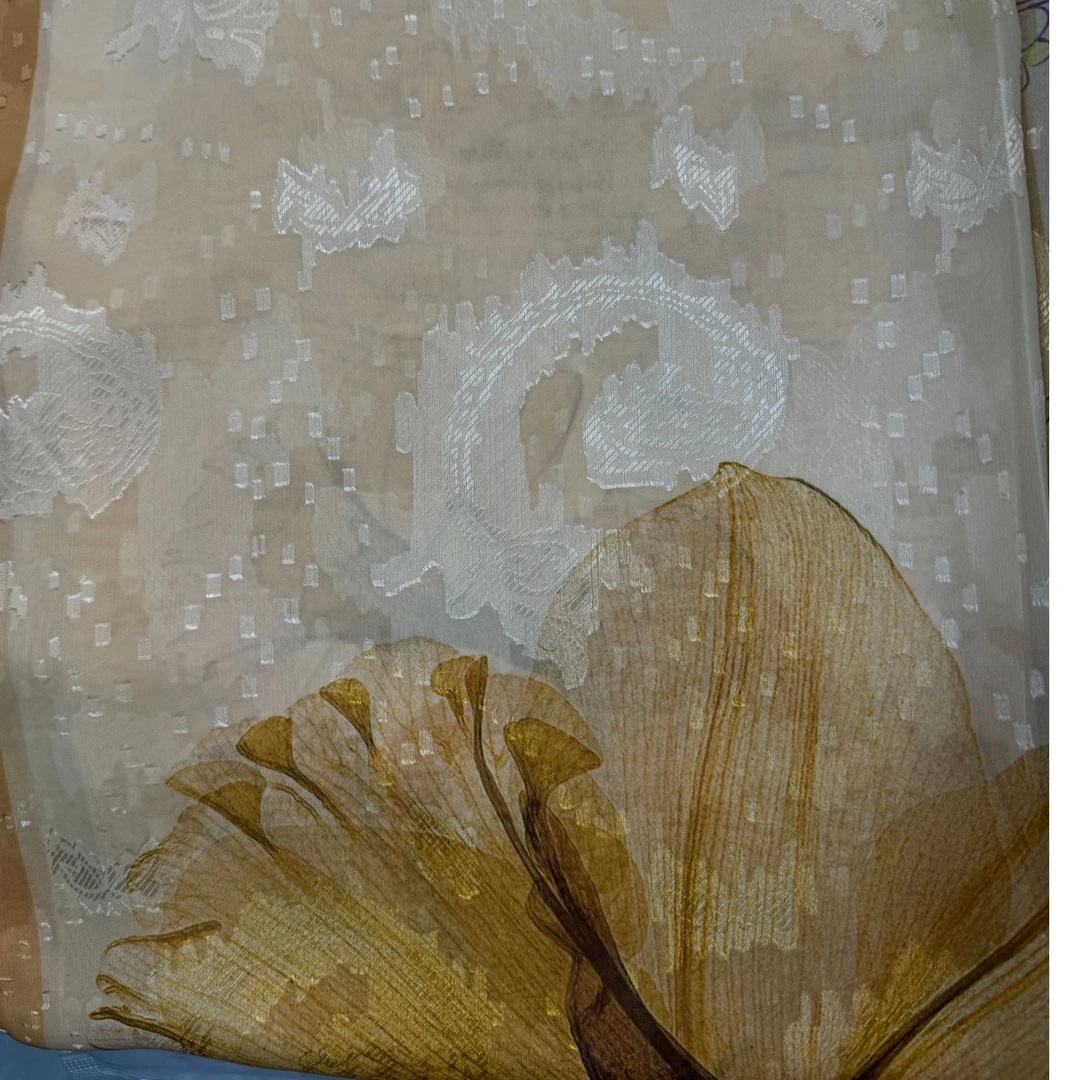 J002  ·   剪花蚕丝 时尚百搭围巾 披肩通用70*170