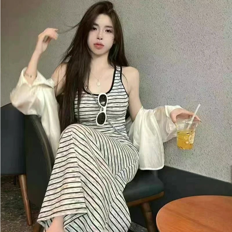 露背纯欲性感挂脖背心连衣裙女夏季新款修身显瘦条纹包臀裙长裙子