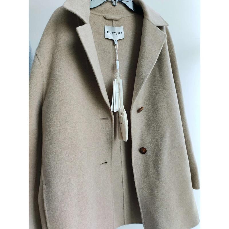 秋冬两粒扣小翻领冬日出游毛呢外套女