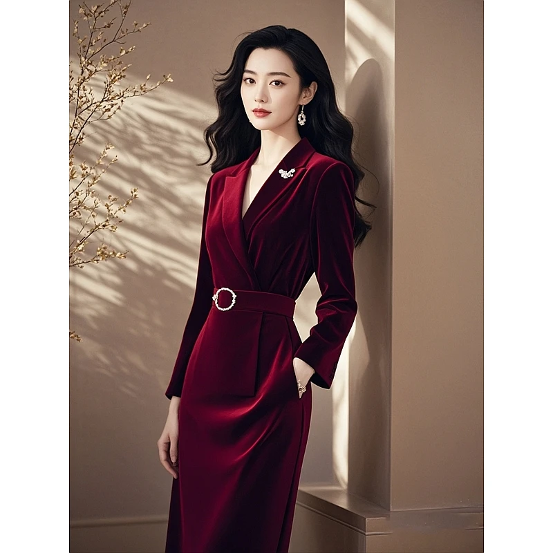 入秋新款简约优雅法式洋气高级感气质女人味红色丝绒西装连衣裙女