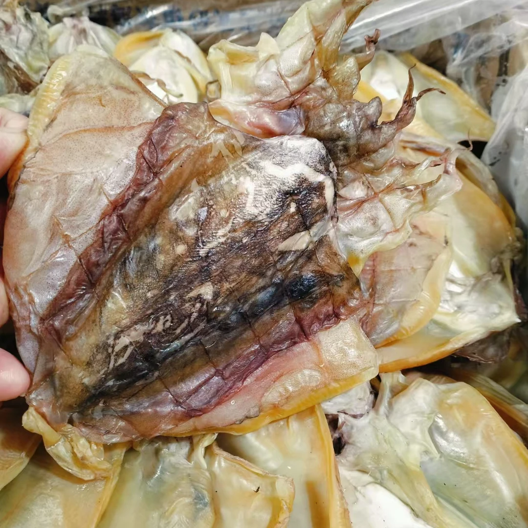 本地墨鱼干，一斤6到8头，干度十足，鲜度十足，脆又甜，汤甜肉不柴
