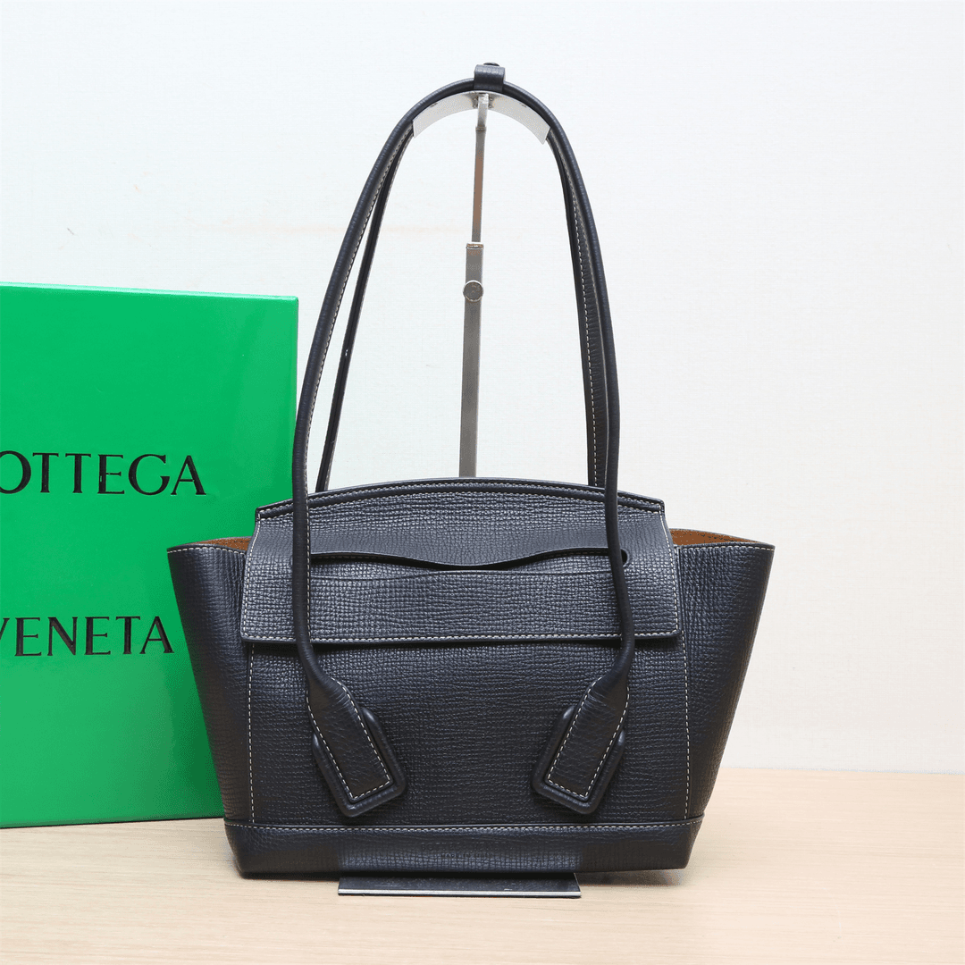 99新 BOTTEGA VENETA/葆蝶家 小花璐璐P224302400 Arco 22 手提包