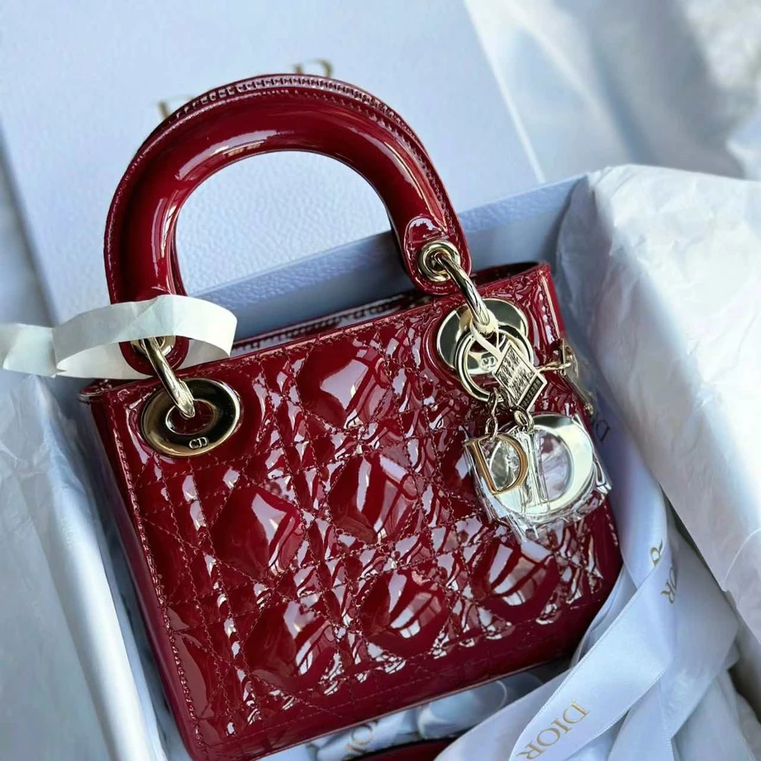 99新  小花瑶瑶 P243864852Lady Dior 三格戴妃包 金扣 红色