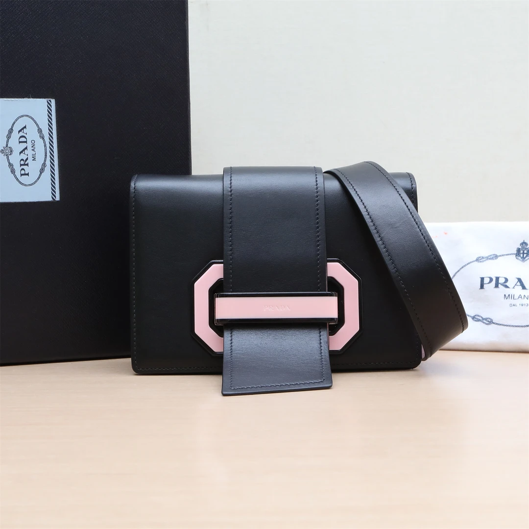 99新 Prada/普拉达 小花璐璐P244274728 舌头包 珐琅扣