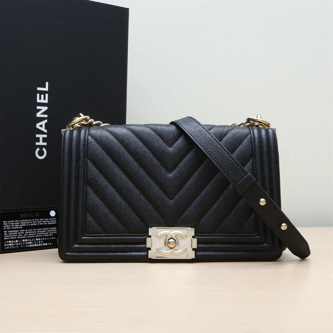99新 Chanel/香奈儿 小花璐璐P223421763 Leboy 中号 V纹 28开