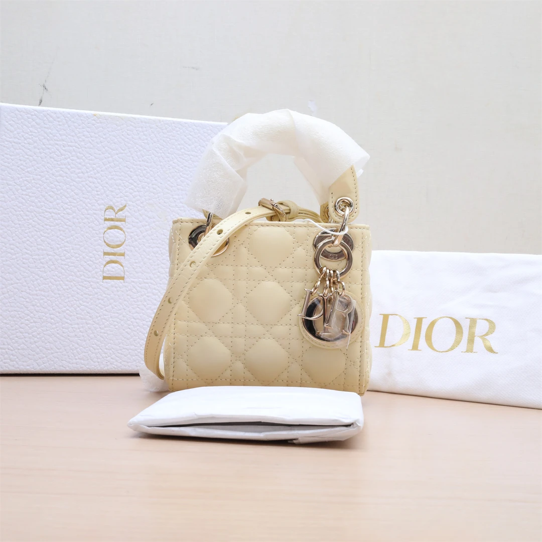 99新 DIOR/迪奥 小花璐璐P224621799 戴妃包 超Mini 淡黄色