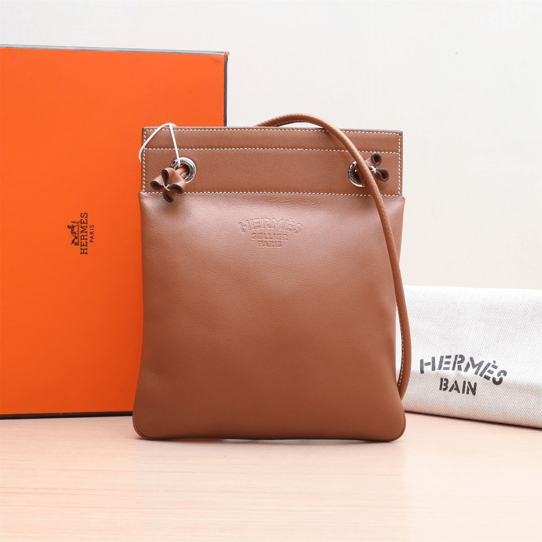 99新 Hermes/爱马仕 小花Jerry P224930721 Aline 马夫包 MiniY刻