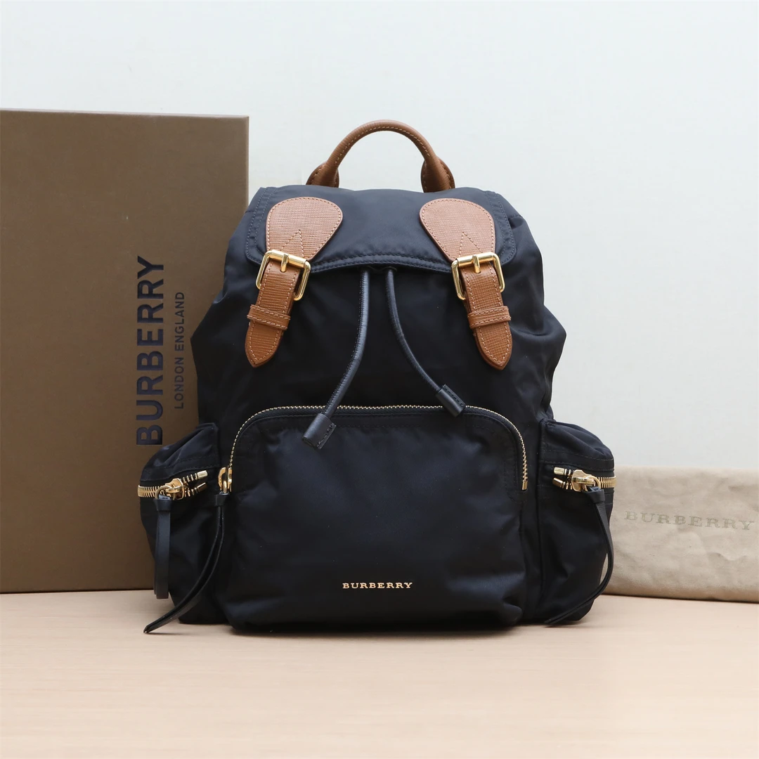 99新 BURBERRY/博柏利 小花璐璐P244275167 军旅双肩包 中号