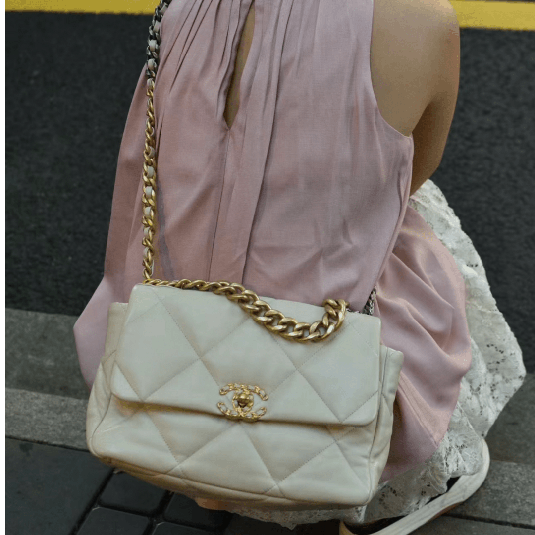 99新 Chanel/香奈儿 小花Jerry P243339451 19BAG 口盖包 中号