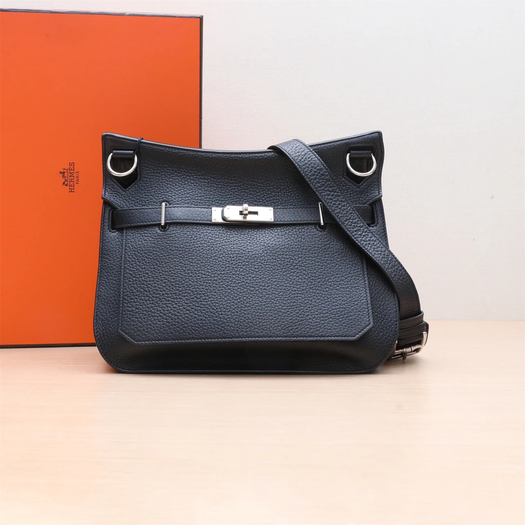 95新 Hermes/爱马仕 小花柳 P244068541 吉普赛 28 黑色 框R