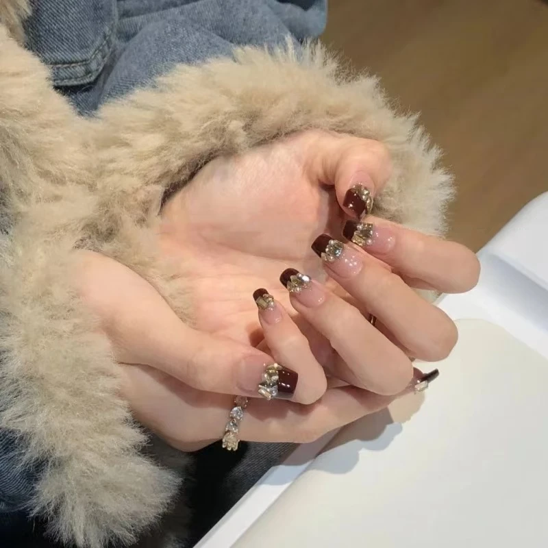 爆闪美甲新年战甲新款穿戴甲红色法式爆闪钻款显白过年美甲冬天
