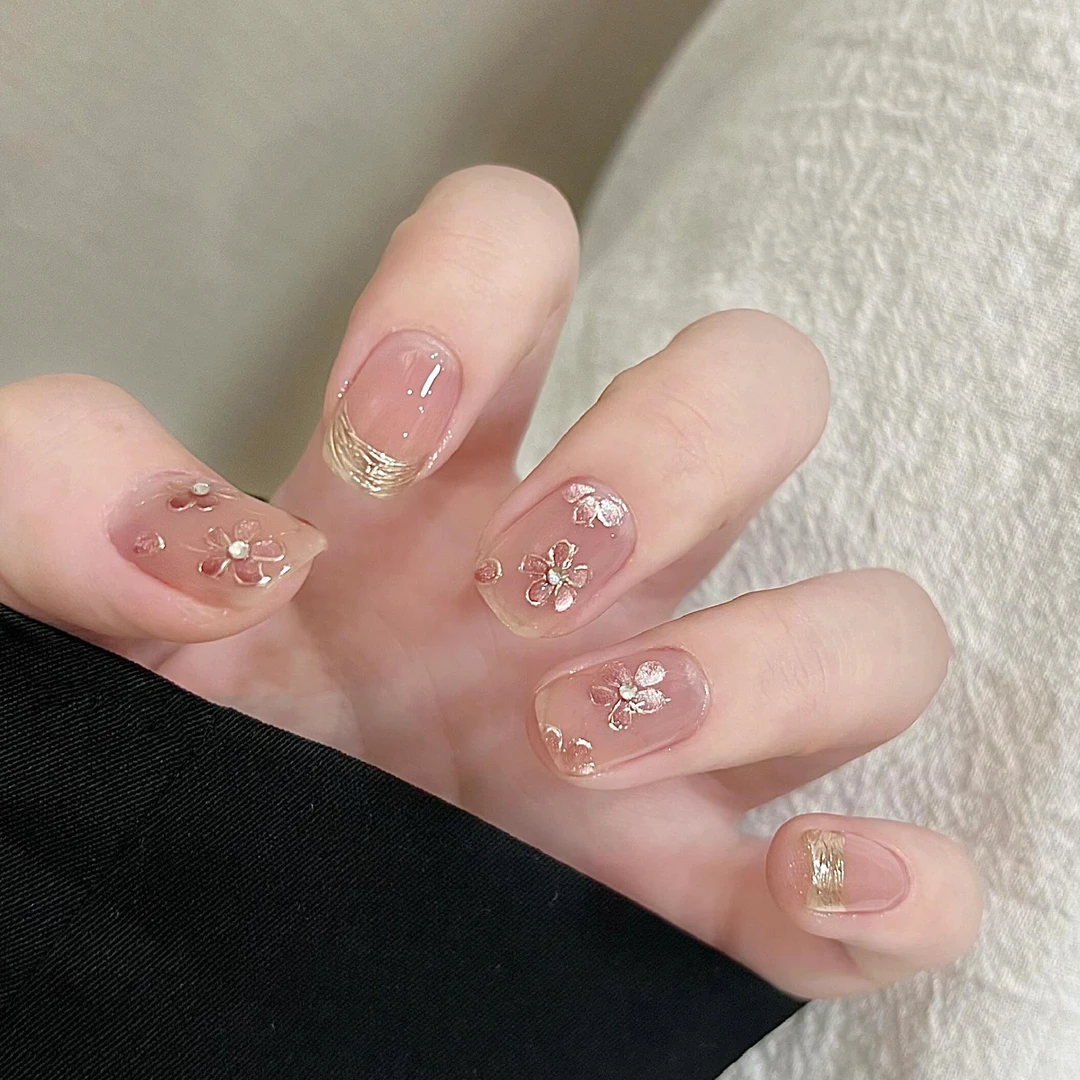 爆闪纯欲显白穿戴甲复古花花美甲猫眼短款气质高级感鎏金美甲可拆