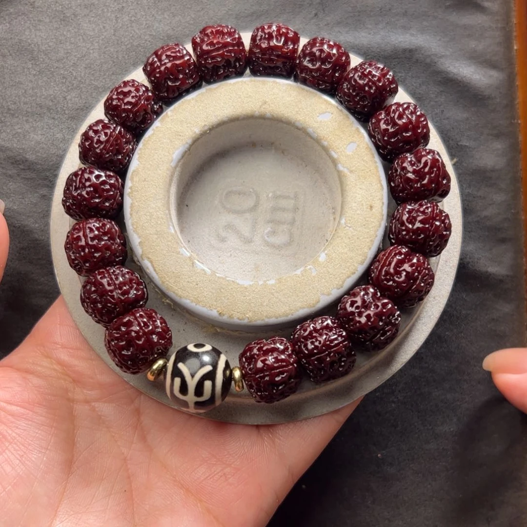 金刚菩提吊坠黑金