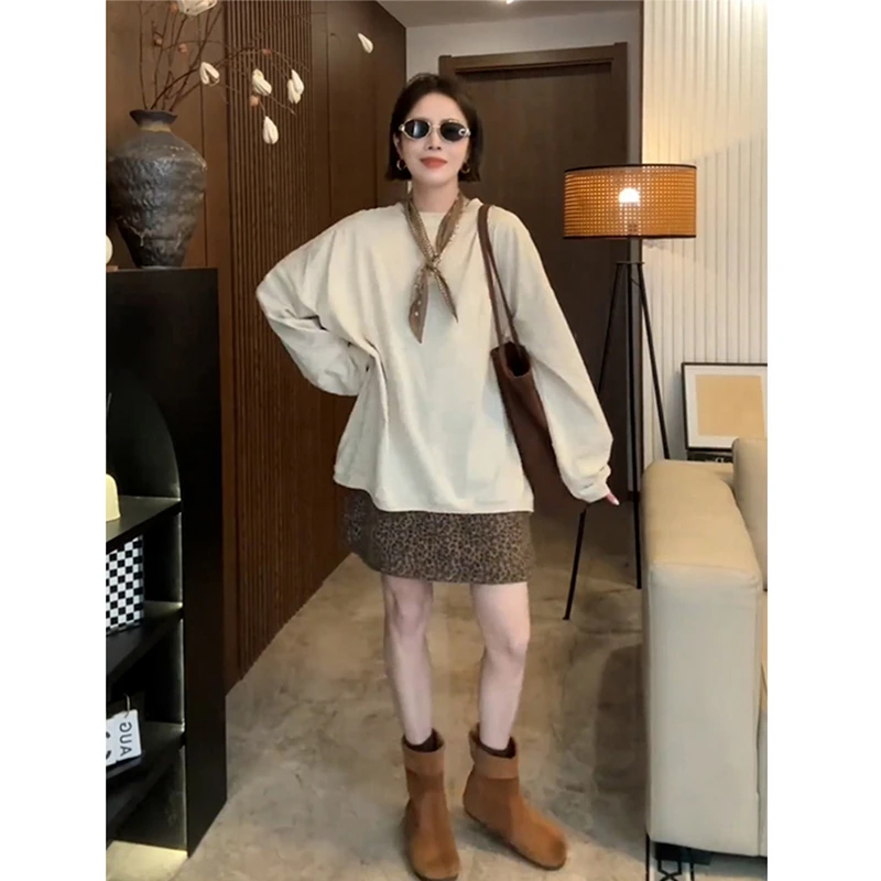 入秋一整套装圆领套头杏色卫衣女秋季气质百搭上衣豹纹短裙两件套