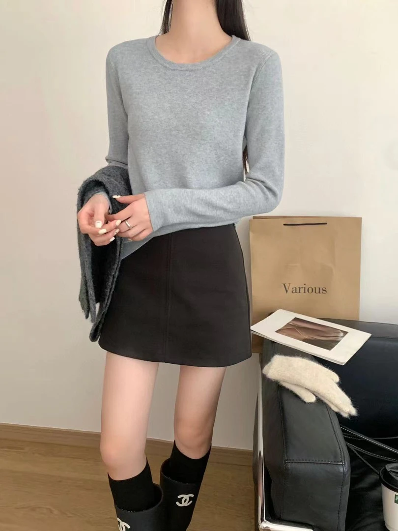 新款圆领简约百搭上衣