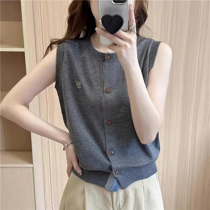 高级感满满2024秋装新款叠穿拼色刺绣马甲背心女开衫无袖羊毛马夹