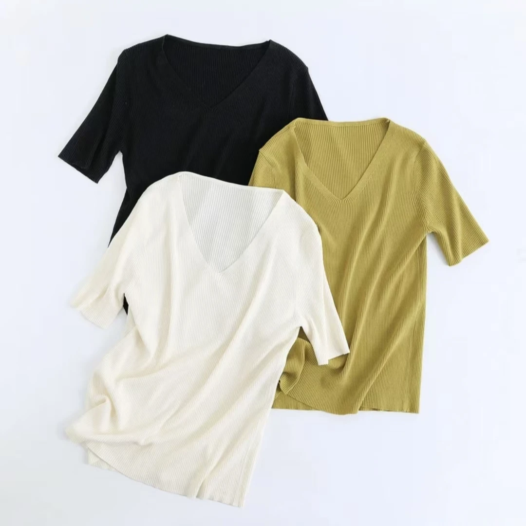 青青家  秋季新款V领纯色百搭显瘦针织衫—0370