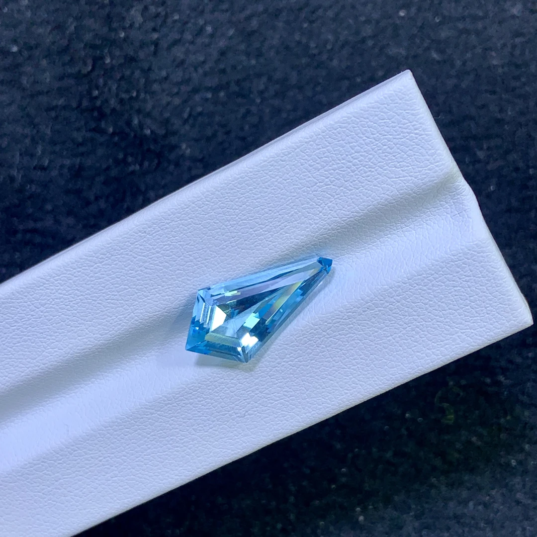 6克拉天然海蓝宝色托帕石天空蓝裸石风筝形