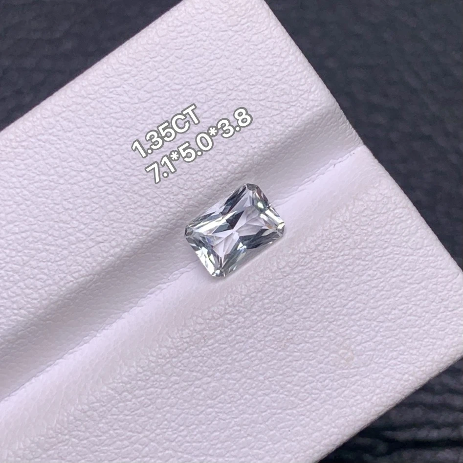 1.35克拉左右天然无烧白色托帕石清新长方形雷迪恩切干净闪耀璀璨