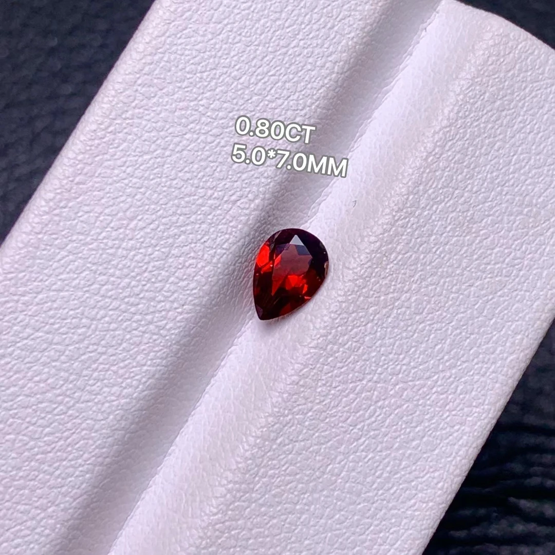 0.80克拉左右天然鸽血红进口石榴石裸石水滴5X7不配证书介意勿拍